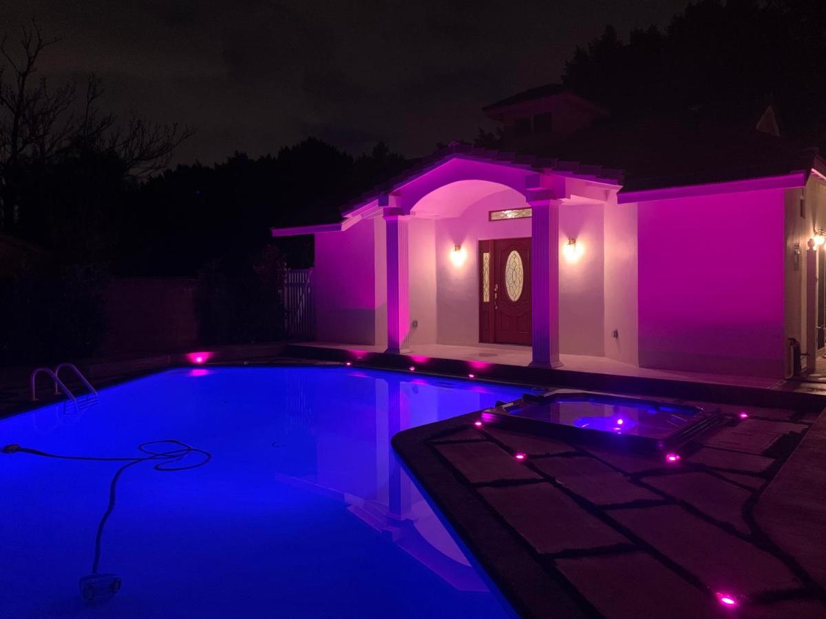 A Serene Home With 5Br, 3Ba, Pool, Spa, And Mini-Golf Villa